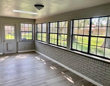 6122 Burgundy Drive - Photo Thumbnail 11