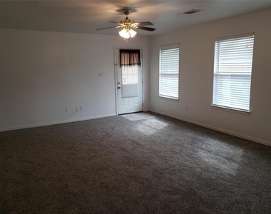 13631 Biggs Street - Photo Thumbnail 4