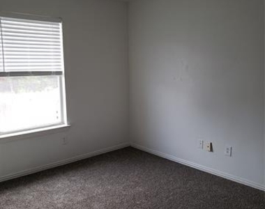 13631 Biggs Street - Photo Thumbnail 6