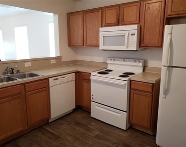13631 Biggs Street - Photo Thumbnail 2