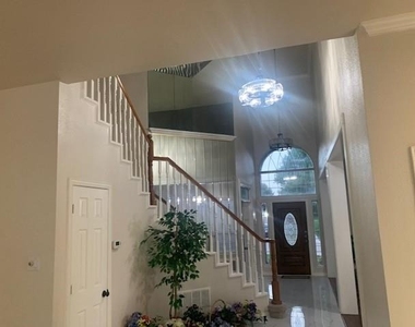 1027 Creek Bend - Photo Thumbnail 12