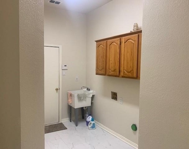 1027 Creek Bend - Photo Thumbnail 8