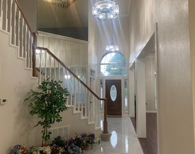 1027 Creek Bend - Photo Thumbnail 3