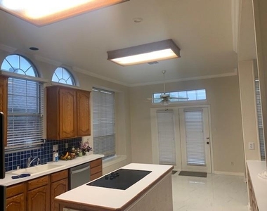 1027 Creek Bend - Photo Thumbnail 1