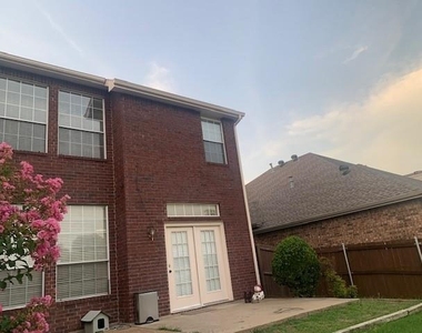1027 Creek Bend - Photo Thumbnail 5
