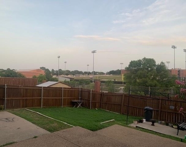 1027 Creek Bend - Photo Thumbnail 7