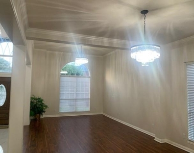 1027 Creek Bend - Photo Thumbnail 4