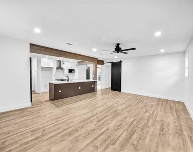 9101 Oels Street - Photo Thumbnail 10
