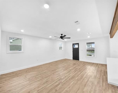 9101 Oels Street - Photo Thumbnail 8