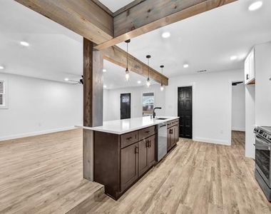 9101 Oels Street - Photo Thumbnail 6