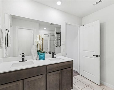 706 Spur Ridge - Photo Thumbnail 23