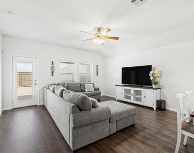 706 Spur Ridge - Photo Thumbnail 8