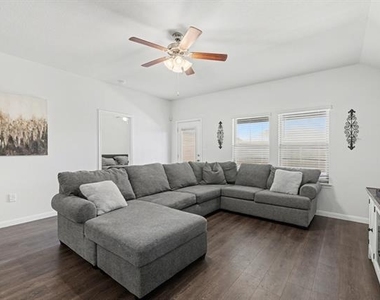 706 Spur Ridge - Photo Thumbnail 9