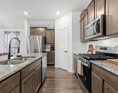 706 Spur Ridge - Photo Thumbnail 14