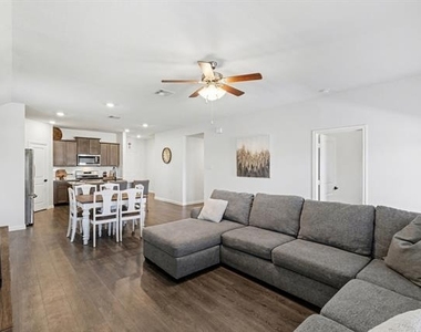 706 Spur Ridge - Photo Thumbnail 10