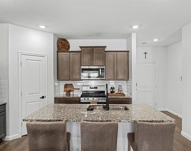 706 Spur Ridge - Photo Thumbnail 16