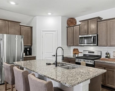 706 Spur Ridge - Photo Thumbnail 15