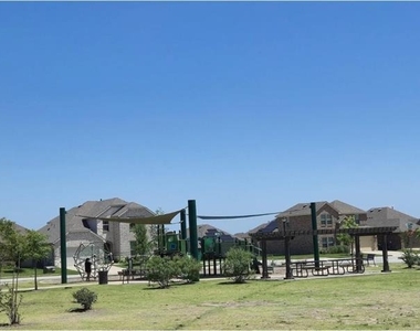 706 Spur Ridge - Photo Thumbnail 33