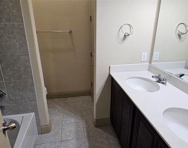4012 Eaton Park Drive - Photo Thumbnail 14