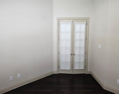 4012 Eaton Park Drive - Photo Thumbnail 4