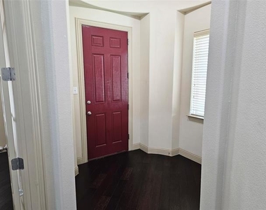 4012 Eaton Park Drive - Photo Thumbnail 2