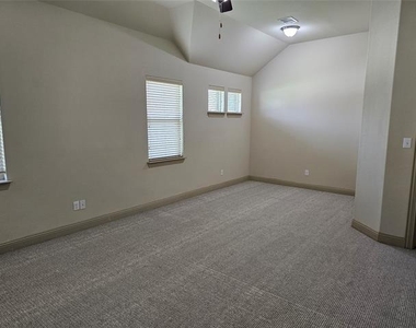 4012 Eaton Park Drive - Photo Thumbnail 18