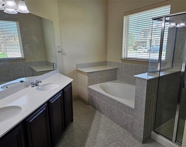 4012 Eaton Park Drive - Photo Thumbnail 16