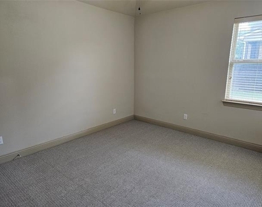 4012 Eaton Park Drive - Photo Thumbnail 15