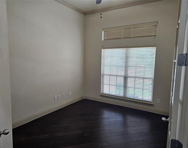 4012 Eaton Park Drive - Photo Thumbnail 3