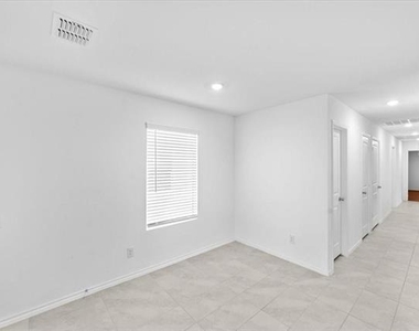 211 Herman Lane - Photo Thumbnail 3