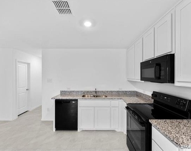 211 Herman Lane - Photo Thumbnail 9