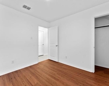 211 Herman Lane - Photo Thumbnail 16