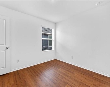 211 Herman Lane - Photo Thumbnail 14