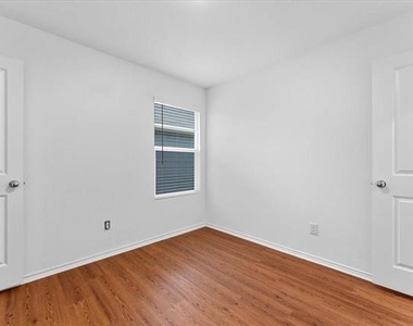 211 Herman Lane - Photo Thumbnail 24