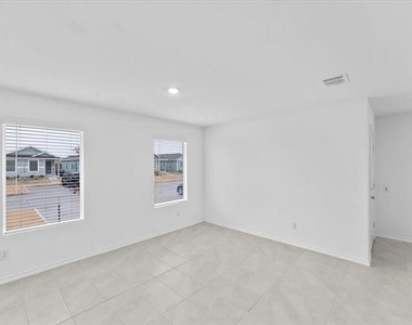 211 Herman Lane - Photo Thumbnail 6