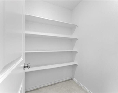 211 Herman Lane - Photo Thumbnail 12
