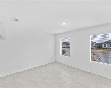 211 Herman Lane - Photo Thumbnail 5