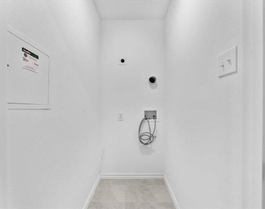 211 Herman Lane - Photo Thumbnail 13