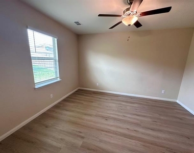 314 Foster Lane - Photo Thumbnail 7