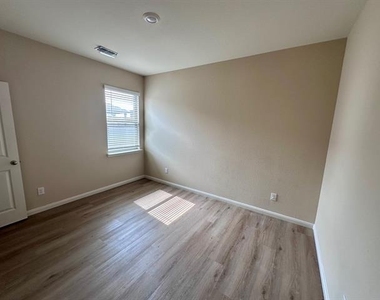 314 Foster Lane - Photo Thumbnail 15