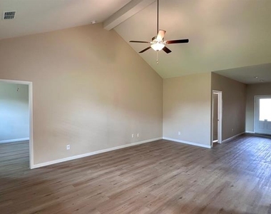 314 Foster Lane - Photo Thumbnail 5