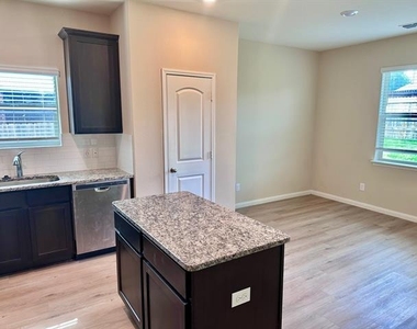314 Foster Lane - Photo Thumbnail 3