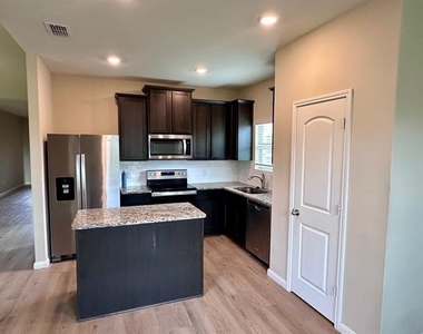 314 Foster Lane - Photo Thumbnail 4