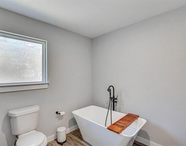 5248 Sam Houston Drive - Photo Thumbnail 13