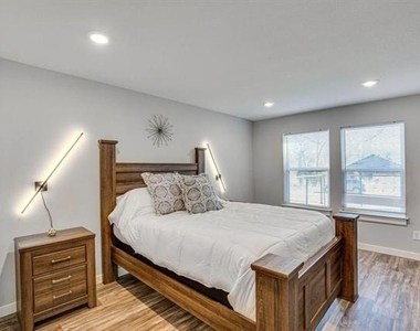 5248 Sam Houston Drive - Photo Thumbnail 11
