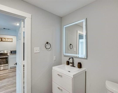 5248 Sam Houston Drive - Photo Thumbnail 18