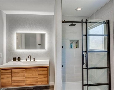 5248 Sam Houston Drive - Photo Thumbnail 12