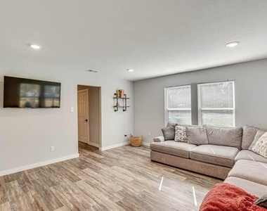 5248 Sam Houston Drive - Photo Thumbnail 6
