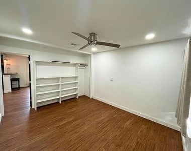 217 Adrian Drive - Photo Thumbnail 6