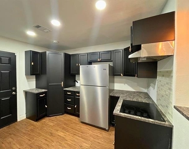 217 Adrian Drive - Photo Thumbnail 11